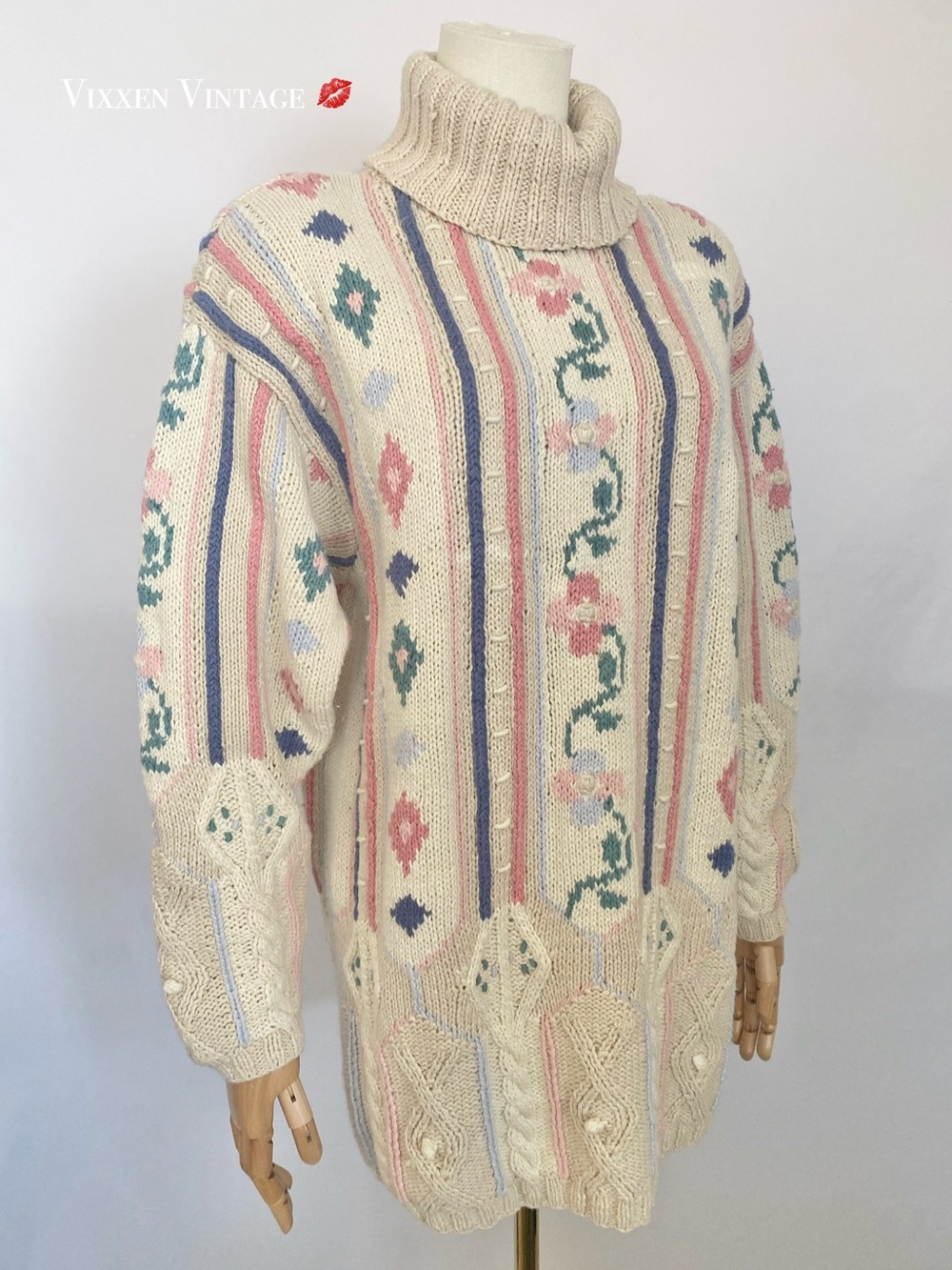VINTAGE 1980'S OVERSIZED CHUNKY HAND-KNIT FLORAL EMBROIDERED TURTLENECK SWEATER